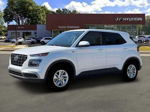 New 2026 Hyundai Venue SE FWD image 2