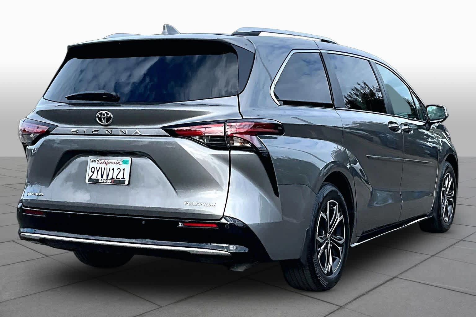 Used 2026 Toyota Sienna Platinum AWD/4WD image 12
