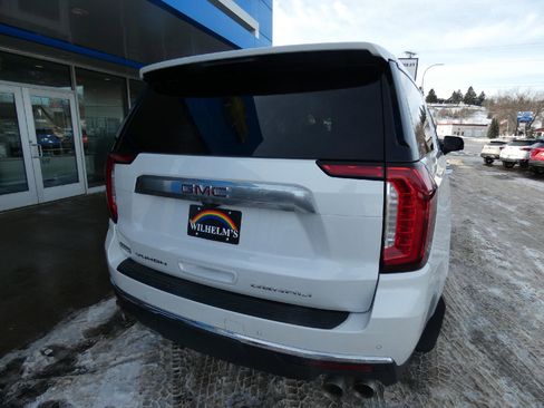 Used 2021 GMC Yukon XL Denali w/ Denali Ultimate Package image 3