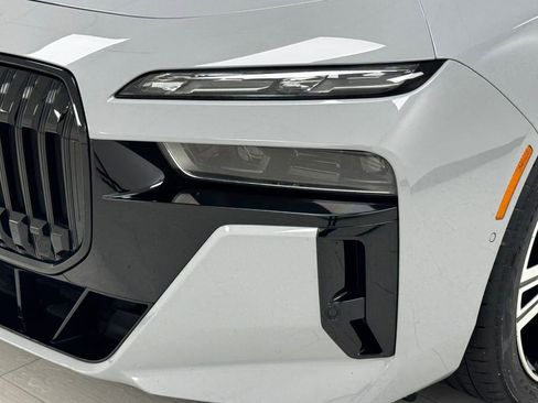 Used 2023 BMW 760i xDrive w/ Executive Package image 35