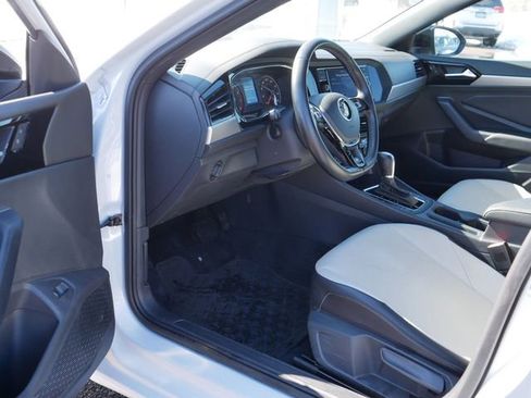 Used 2019 Volkswagen Jetta R-Line image 12