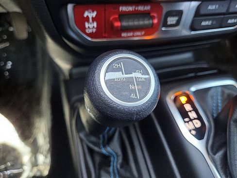 Used 2022 Jeep Wrangler Unlimited Rubicon 4xe AWD/4WD image 23