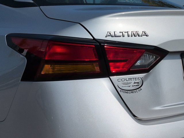 Used 2025 Nissan Altima 2.5 SV FWD image 11