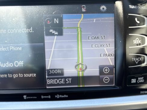 Used 2018 Toyota Highlander Limited Platinum AWD/4WD image 19