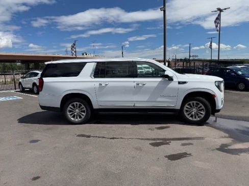 Used 2023 GMC Yukon XL SLT image 42