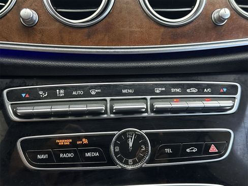 Used 2018 Mercedes-Benz E 300 image 24