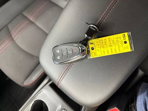 Used 2023 Chevrolet Equinox RS FWD image 32