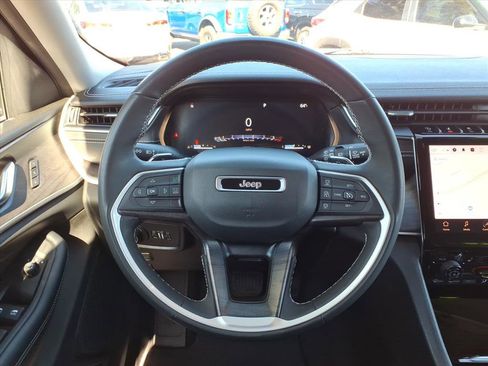 Used 2023 Jeep Grand Cherokee Limited w/ Black Appearance Package image 17