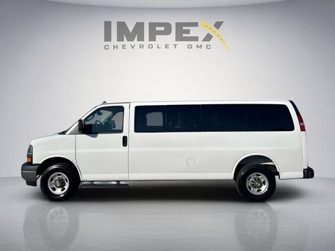 Used 2025 Chevrolet Express 3500 LT w/ LT Preferred Equipment Group RWD image 2