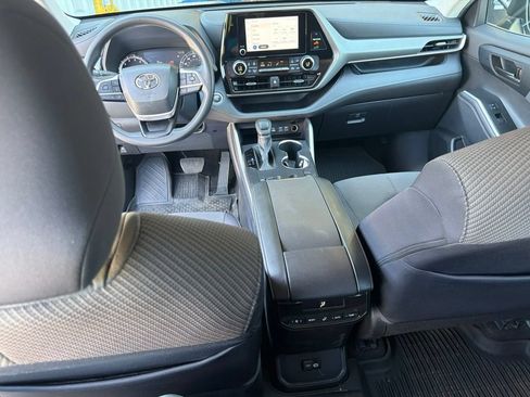 Used 2023 Toyota Highlander L FWD image 14