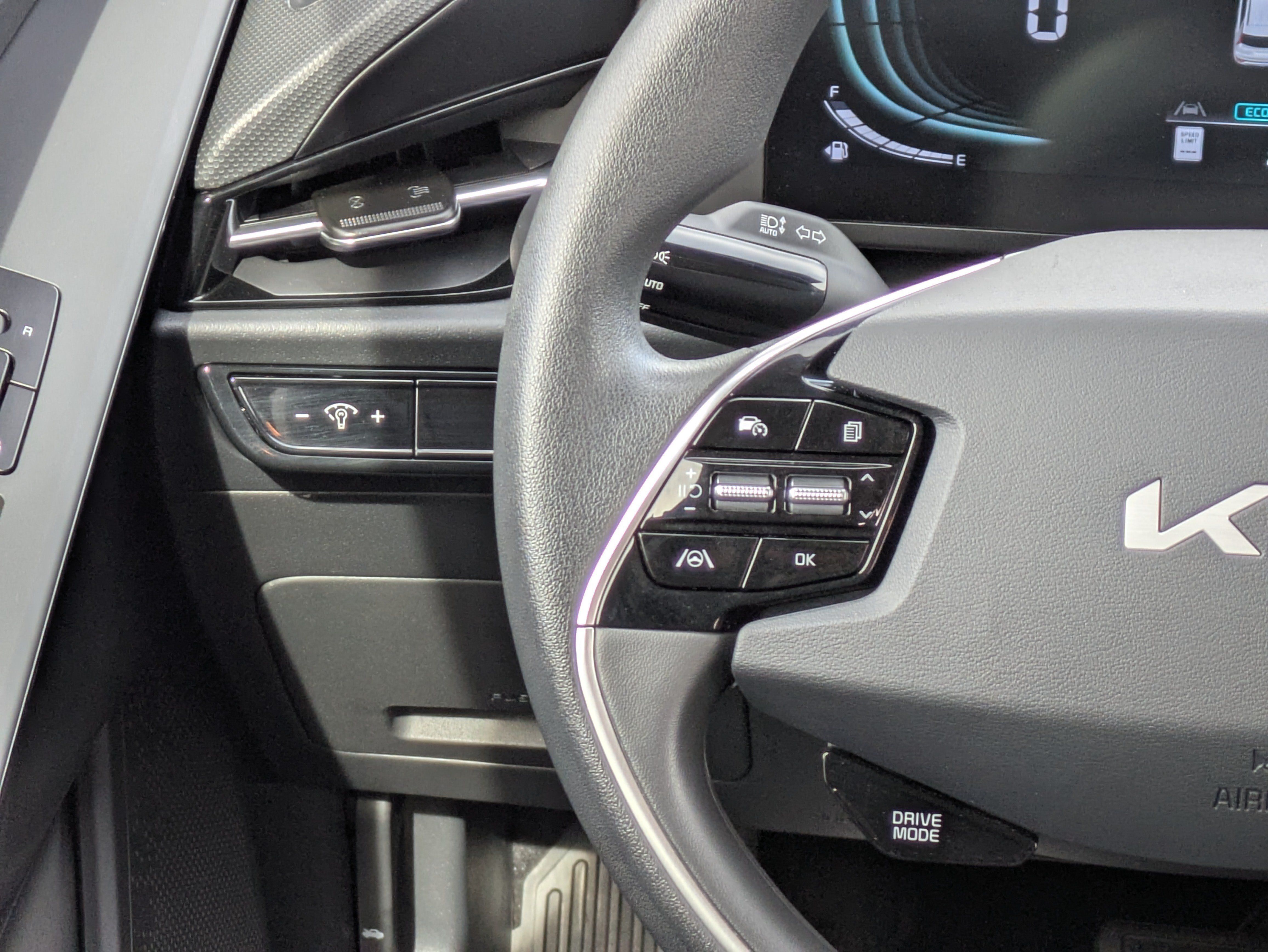 Certified 2025 Kia Niro LX FWD image 23