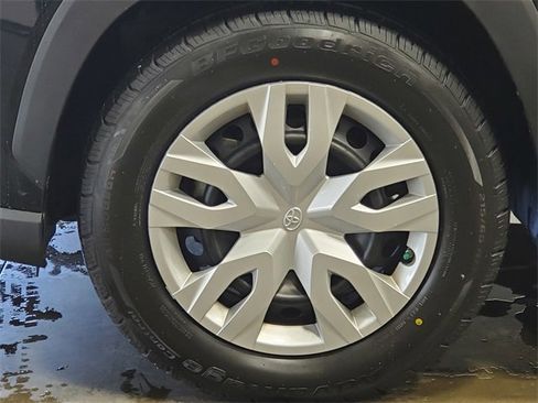 Used 2022 Toyota Corolla Cross L image 8