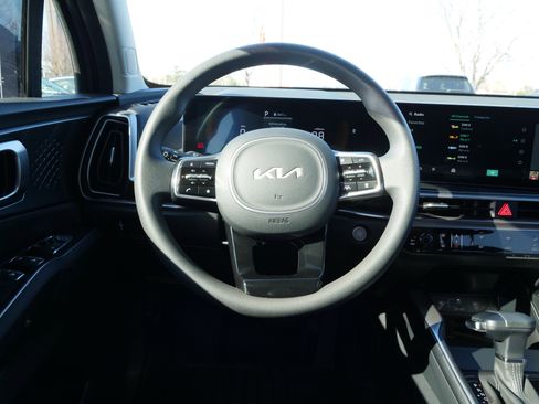 Used 2025 Kia Sorento LX image 19