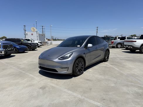 Used 2025 Tesla Model Y Performance AWD/4WD image 1