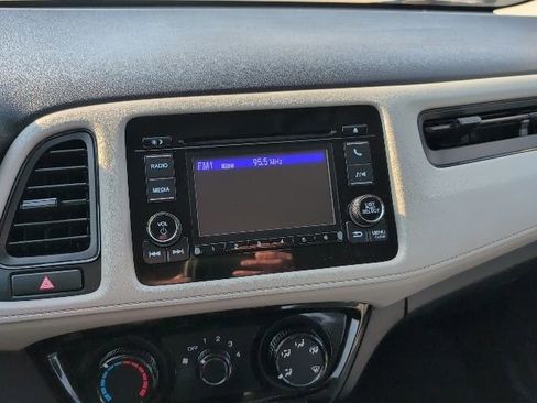 Used 2022 Honda HR-V LX image 6