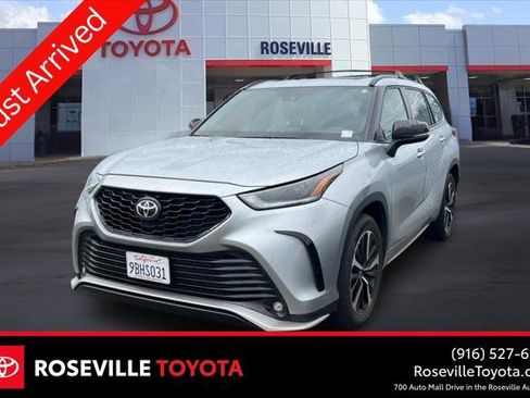 Certified 2022 Toyota Highlander XSE image 1
