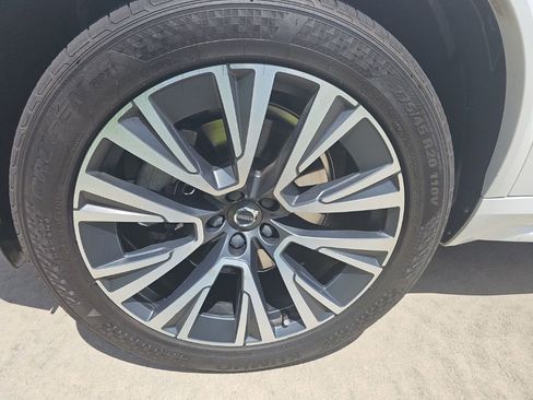 Used 2020 Volvo XC90 T6 Momentum w/ Protection Package Premier AWD/4WD image 17