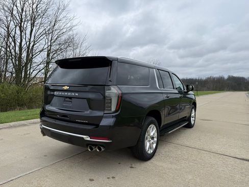 Used 2025 Chevrolet Suburban Premier RWD image 3