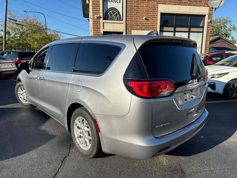 Used 2021 Chrysler Voyager LX image 4