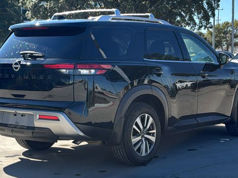Used 2023 Nissan Pathfinder SL w/ Black Appearance Package image 7