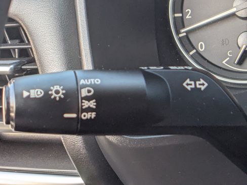 Used 2023 Nissan Rogue SV AWD/4WD image 28