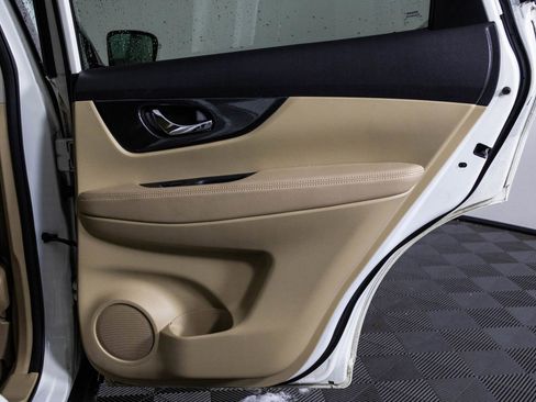 Used 2015 Nissan Rogue SL w/ SL Premium Package image 40