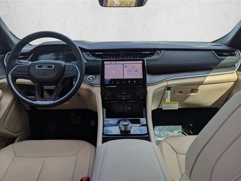 New 2025 Jeep Grand Cherokee Limited image 17