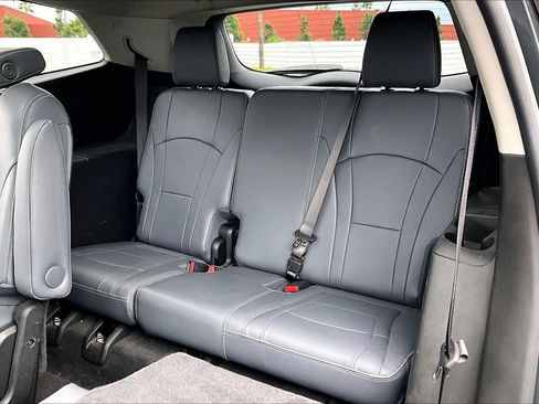 Used 2018 Buick Enclave Premium w/ Experience Buick Package image 32