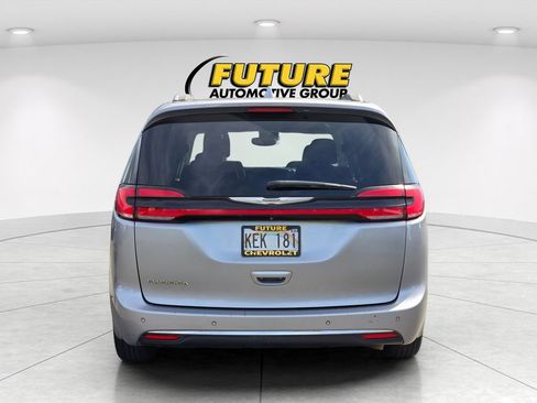 Used 2021 Chrysler Pacifica Touring-L FWD image 5
