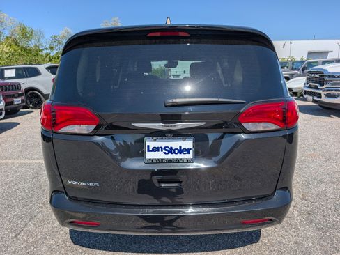 Used 2023 Chrysler Voyager LX FWD image 4
