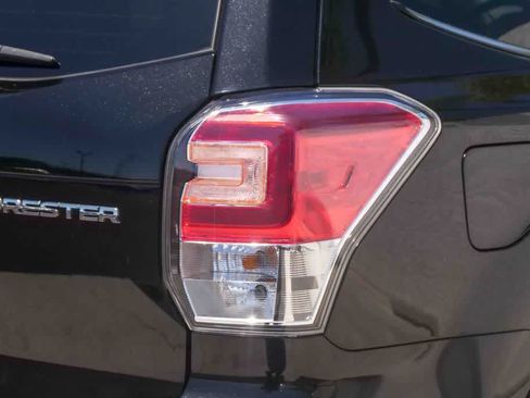 Used 2018 Subaru Forester 2.5i Touring w/ Popular Package #3B AWD/4WD image 8