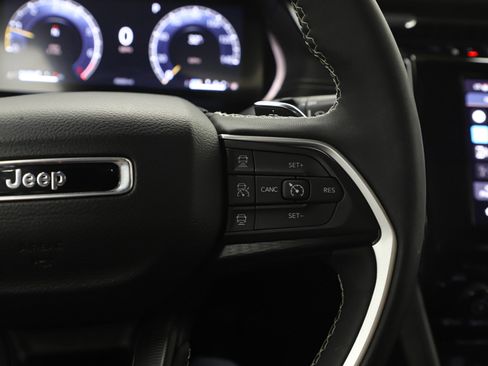 Used 2024 Jeep Grand Cherokee Altitude image 27