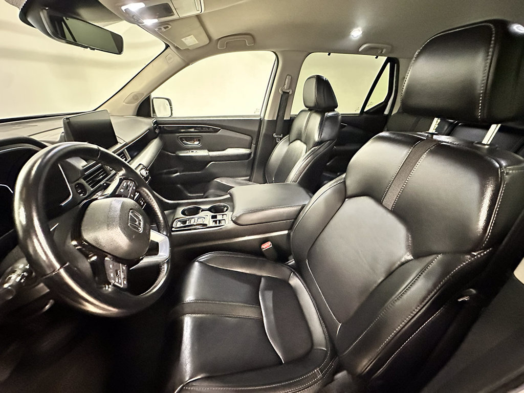 Used 2025 Honda Pilot EX-L image 3