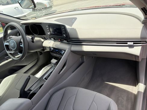 Used 2023 Hyundai Elantra SEL w/ Preferred Accessory Package FWD image 33