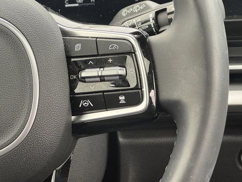 Used 2025 Kia Carnival SX w/ SX Dark Edition Package image 17