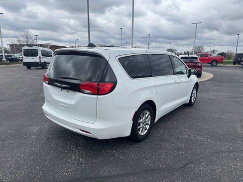 Used 2023 Chrysler Voyager LX FWD image 3