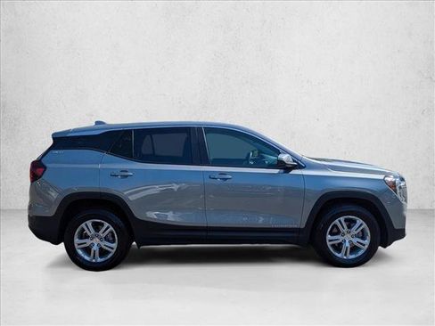 Used 2024 GMC Terrain SLE image 4