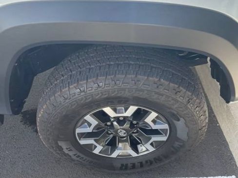 Used 2023 Toyota Tacoma TRD Off-Road w/ Black Out Package (TMS) AWD/4WD image 13