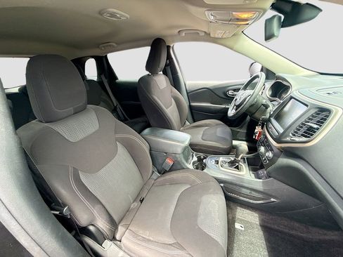 Used 2016 Jeep Cherokee Latitude w/ Safety/Convenience Group FWD image 33