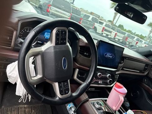 Used 2022 Ford Expedition Limited RWD image 14