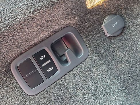 Used 2020 Bentley Bentayga Plug-In Hybrid image 79