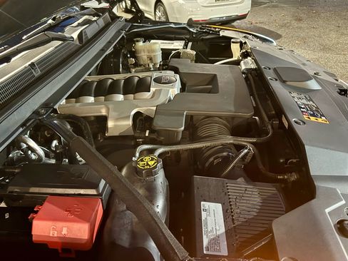 Used 2020 Cadillac Escalade Luxury image 34