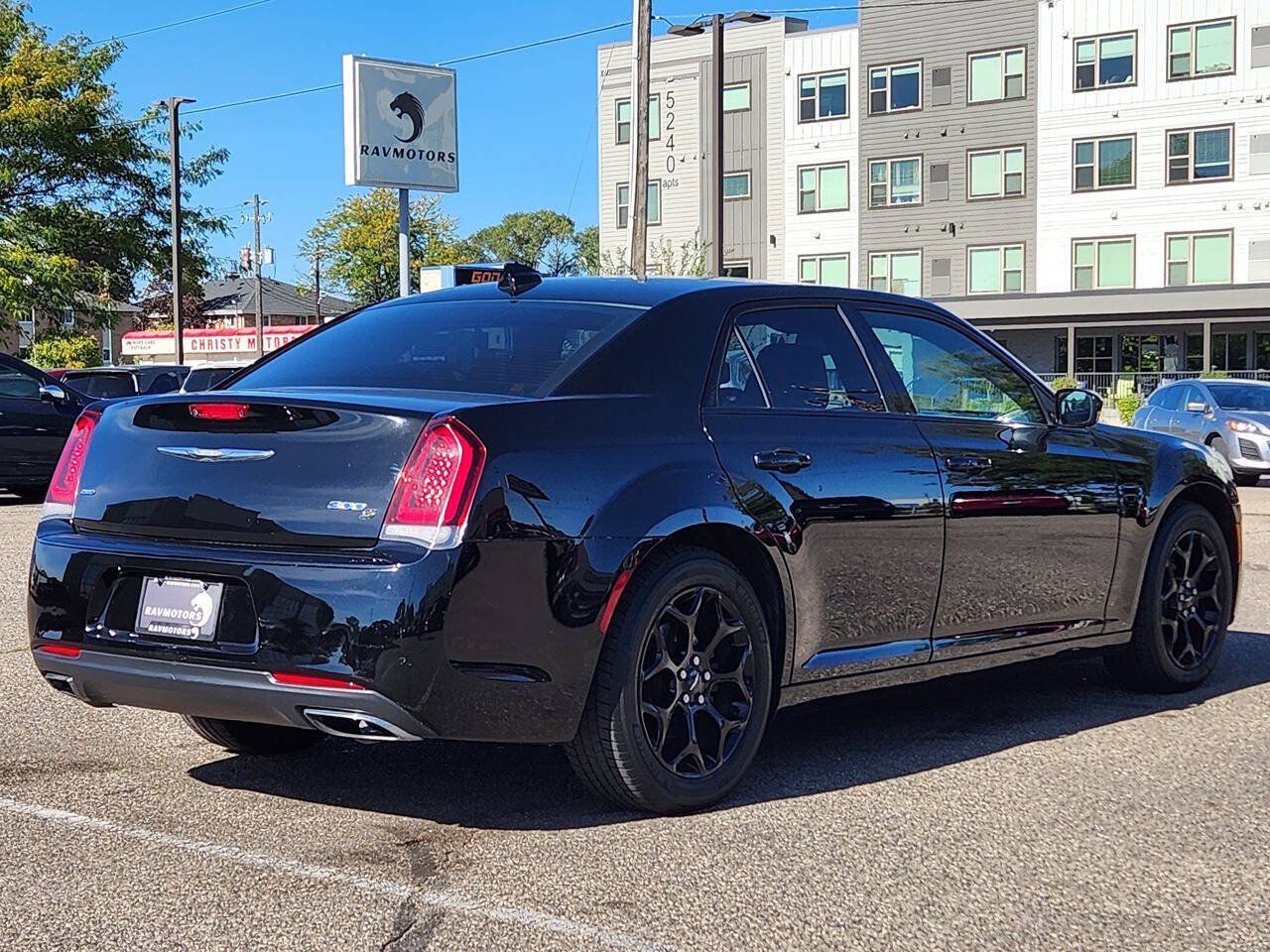 Used 2017 Chrysler 300 S AWD/4WD image 10
