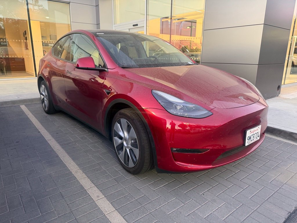 Used 2024 Tesla Model Y Long Range AWD/4WD image 2