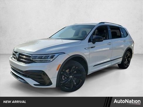 Used 2023 Volkswagen Tiguan SE R-Line image 1