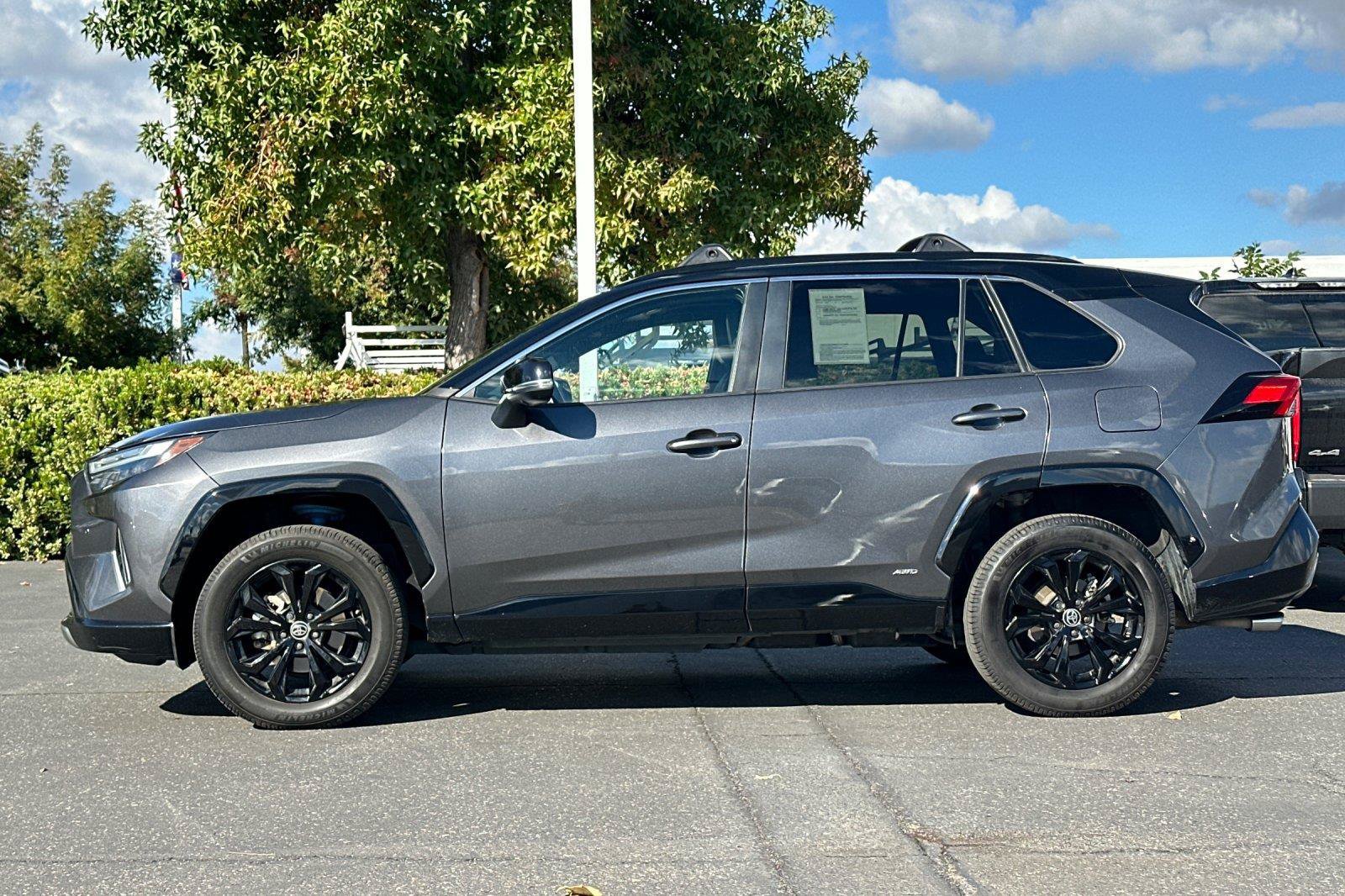 Used 2022 Toyota RAV4 XSE AWD/4WD image 6