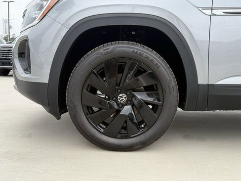 New 2026 Volkswagen Atlas Cross Sport SE image 9