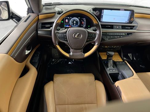 Used 2019 Lexus ES 300h image 23