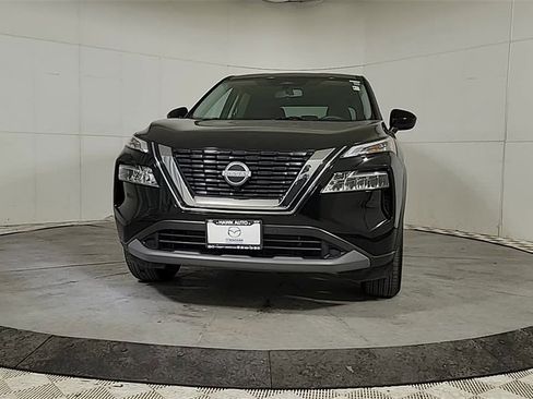 Used 2023 Nissan Rogue SV image 3