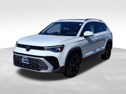 Used 2026 Volkswagen Taos SE w/ Panoramic Sunroof Package